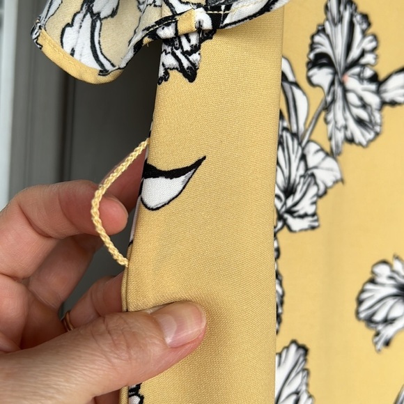 H&M Floral Shift Dress. Yellow/Black Tulips. Short Sleeve. Sz8 EUC. - Picture 9 of 9